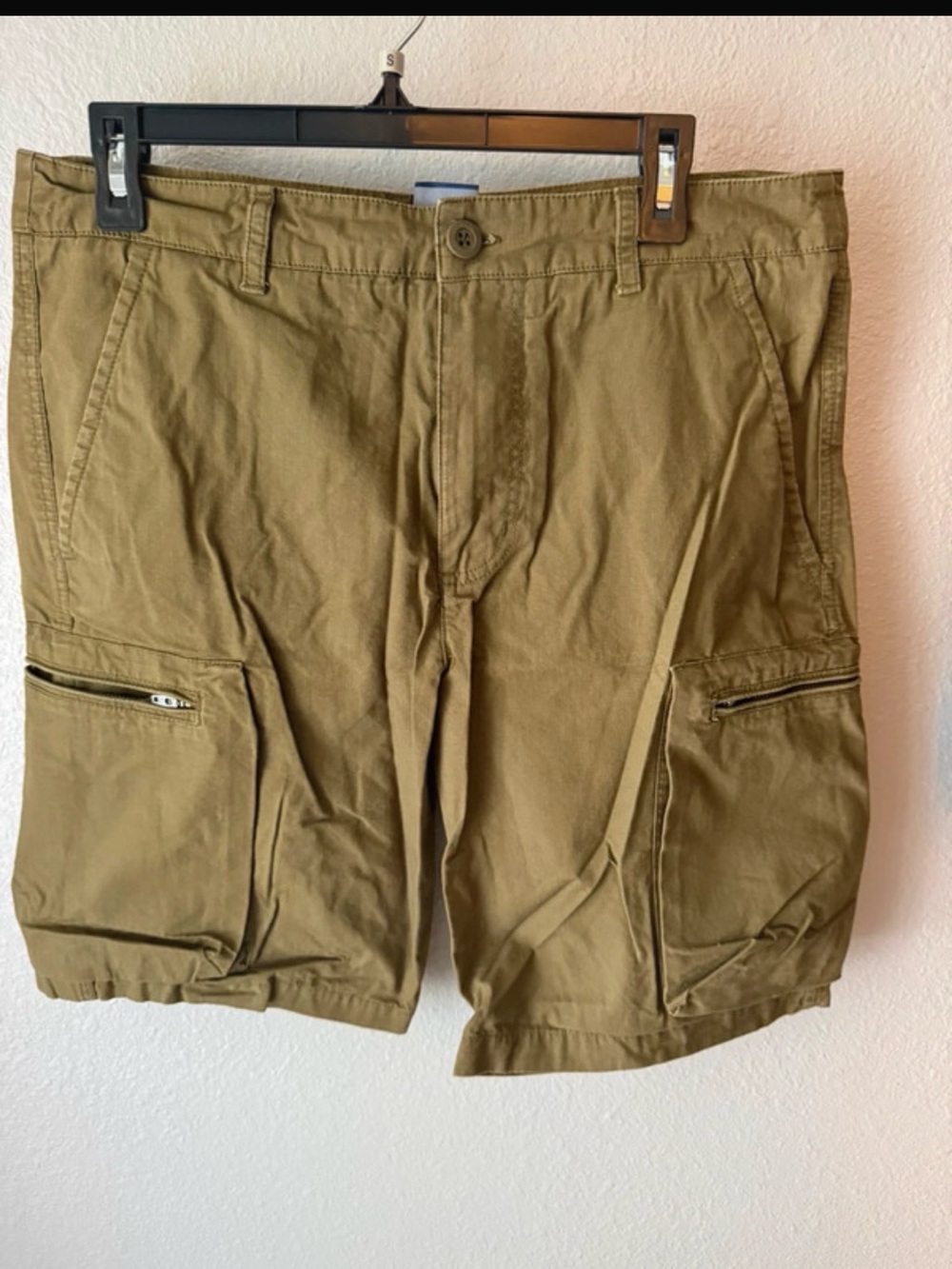 Nike Men's Cargo Shorts in Olive Green